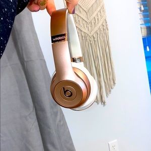 Beats solo3 wireless headphones